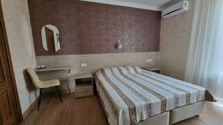 Мини-отель Версаль Адлер Двухместный номер с 1 кроватью или 2 отдельными кроватями-1