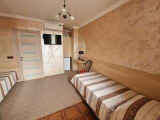 Мини-отель Версаль Адлер Двухместный номер с 2 отдельными кроватями-3