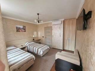 Мини-отель Версаль Адлер Бюджетный трехместный номер-3