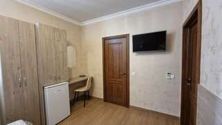 Мини-отель Версаль Адлер Двухместный номер с 1 кроватью и видом на парк-2