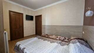 Мини-отель Версаль Адлер Двухместный номер с 1 кроватью и видом на парк-3