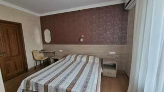 Мини-отель Версаль Адлер Двухместный номер с 1 кроватью или 2 отдельными кроватями-2